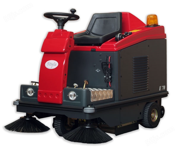 意大利POLI STYLE S70汽油动力驾驶式扫地机 进口扫地车